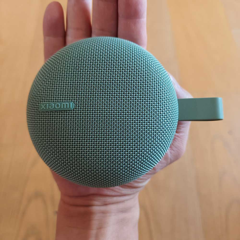 اندازه-اسپیکر-بلوتوثی-شیائومی-مدل-Xiaomi-Bluetooth-Speaker-Essential-OH3RG
